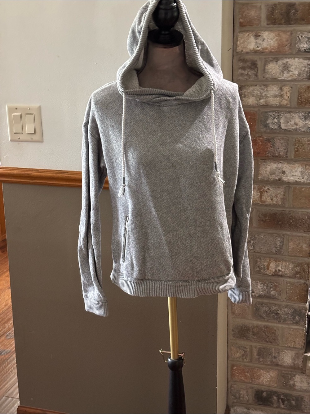 Roxy Light Gray Hooded Pullover Sweatshirt